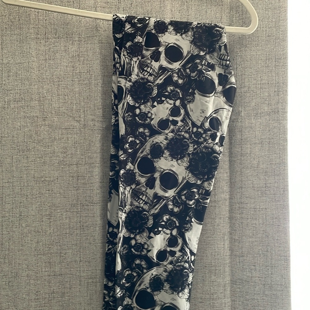 Lularoe skulls leggings, size OS